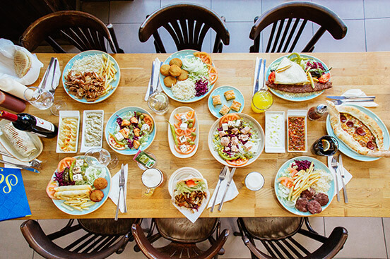 Fotografía de la comida turca en el restaurante Sofra Valencia